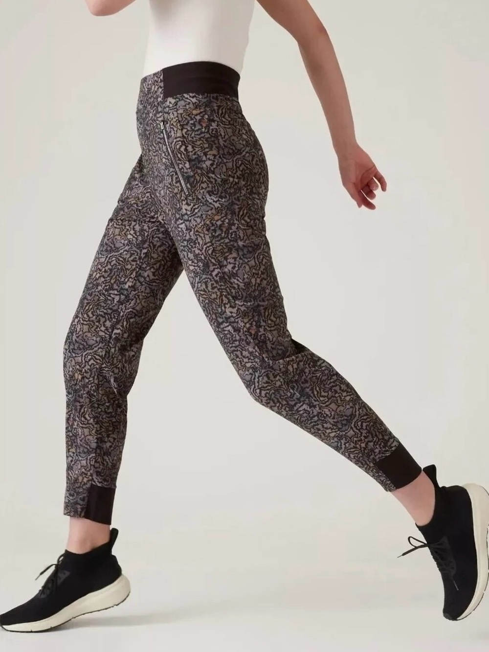 Athleta Trekkie North Printed Jogger Pant Kinetic Abstract Size 8